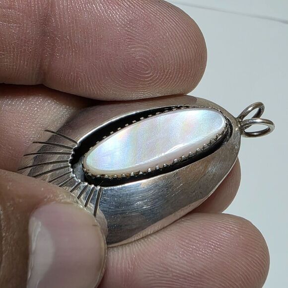 Vintage D Elark Native American Shadowbox Sterling SIlver & Shell Mop Pendant - Picture 6 of 10